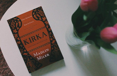Prikaz knjige ‘’Kirka’’ autorke Madlin Midler