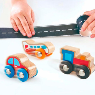 Hape drveni auto sa stazom naljepnica H0463 