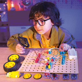 Hape set za igru pro strujno kolo H5204 