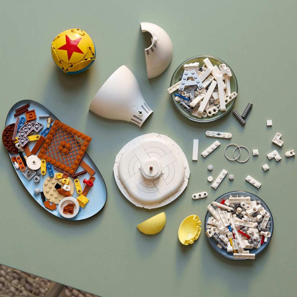 LEGO LEGO IDEAS Disney Pixar LUXO Jr. 18+ 