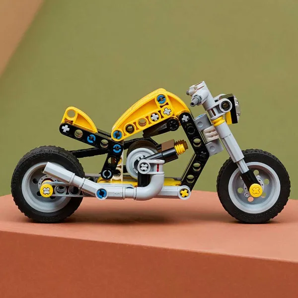 LEGO ŽUTI MOTOR 7+ 