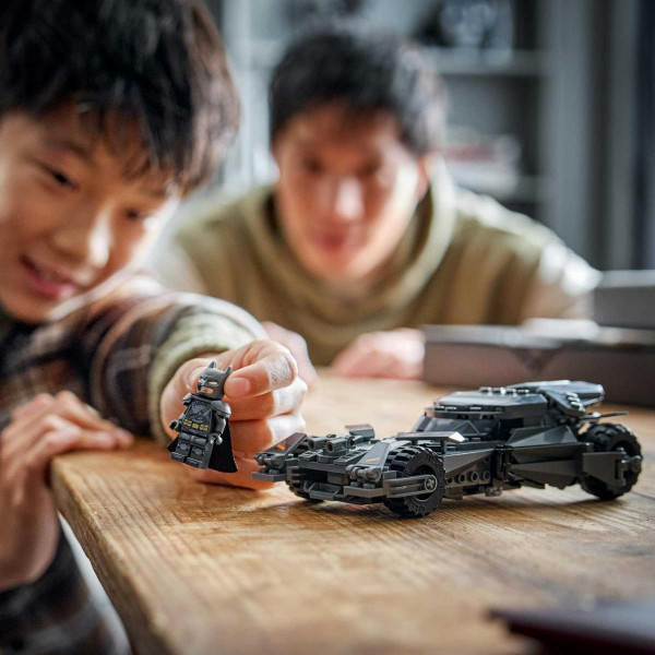 LEGO BATMAN vs SUPERMAN:BATMOBILE 9+ 