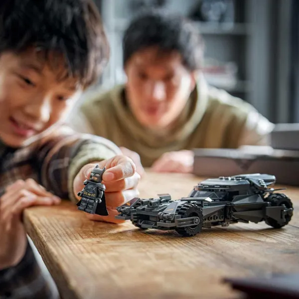 LEGO BATMAN vs SUPERMAN:BATMOBILE 9+ 