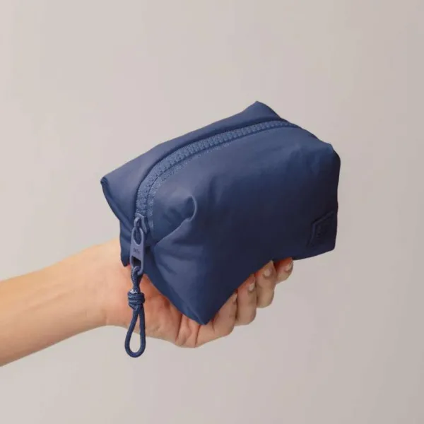 TORBICA ZA KOZMETIKU BLUE NAVY URBAN DOFT MR19754 