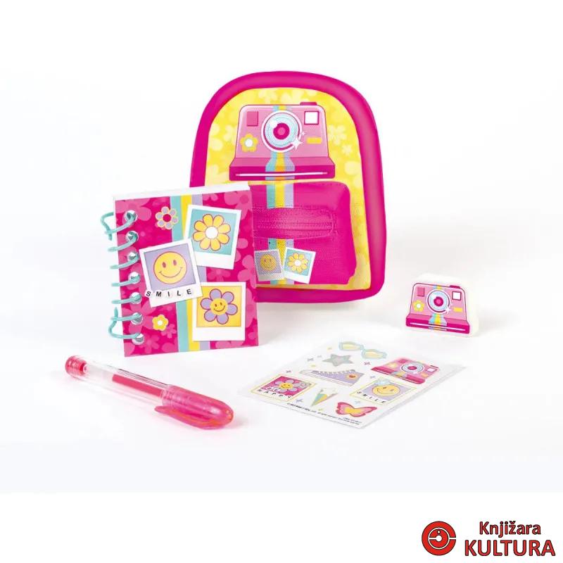 PRIVJESAK MINI RANAC SA PRIBOROM ZA PISANJE 